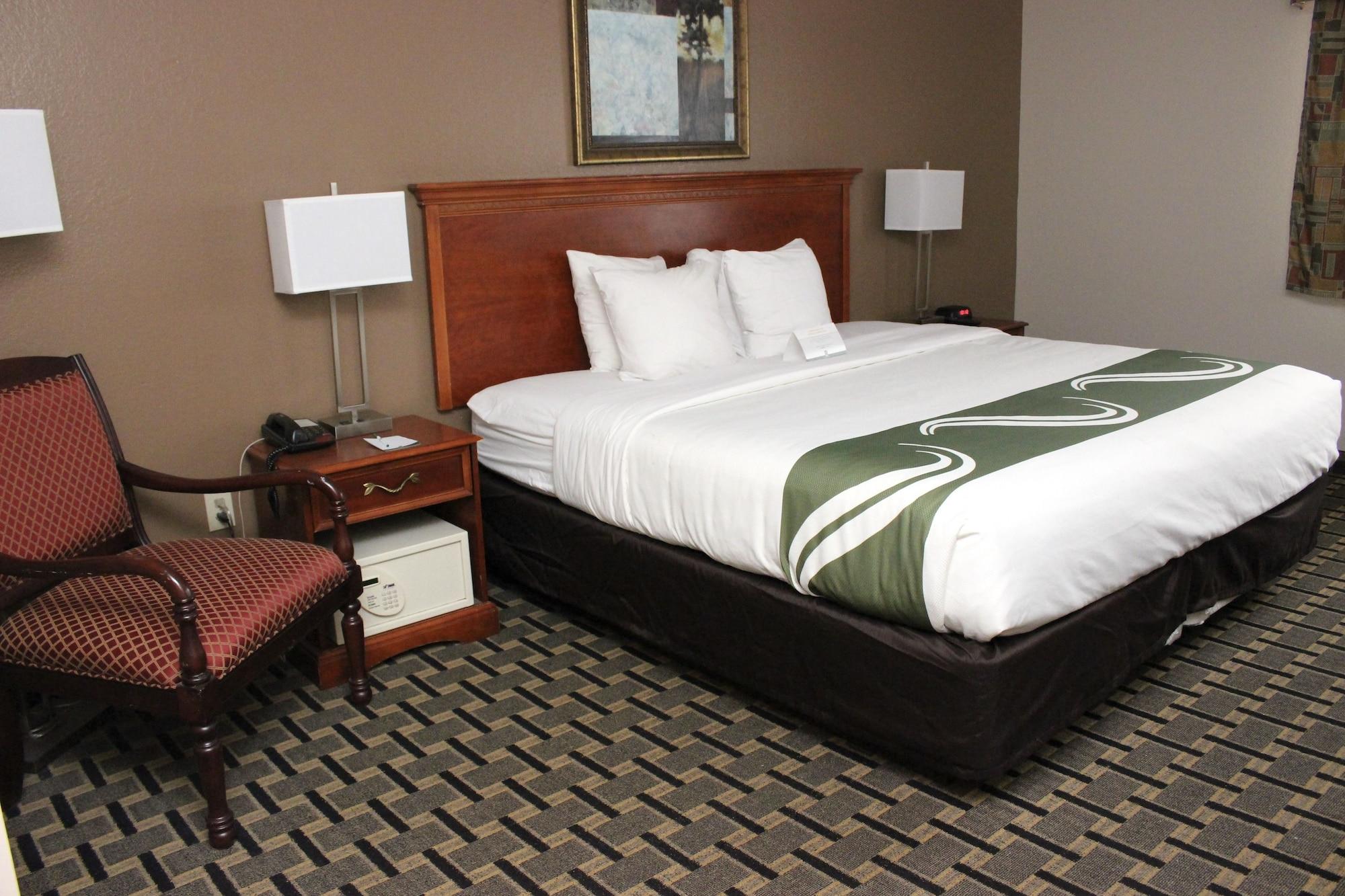 Quality Inn & Suites Detroit Metro Airport Romulus Exterior foto